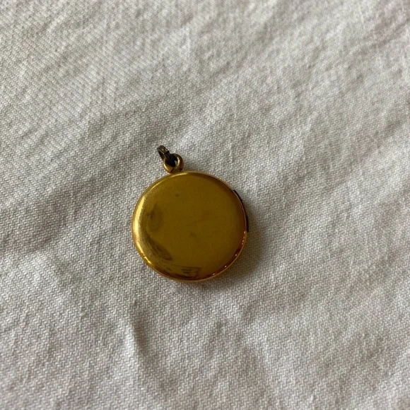 Gold tone Heart and Flower locket. Antique. Costume - Picture 2 of 3